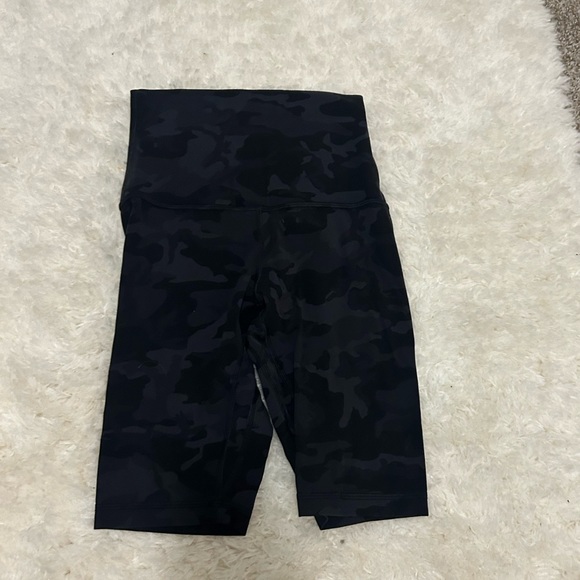 Size 4 Lululemon Biker Shorts - Picture 2 of 3